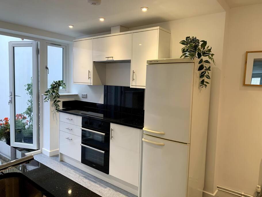 Newly Refurbished Uplyme Getaway Apartamento Exterior foto